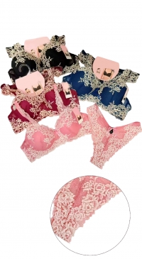 Soutien-gorge et strings brésiliens brodés push-up bonnet C